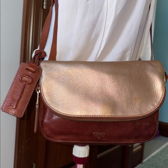 Fossil vintage Crossbody bag, leather smooth & pebbled flap/ pocket brass Hw EUC - Picture 1 of 17